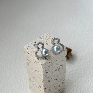 Sterling Silver Gourd-shaped Pearl Stud Earring