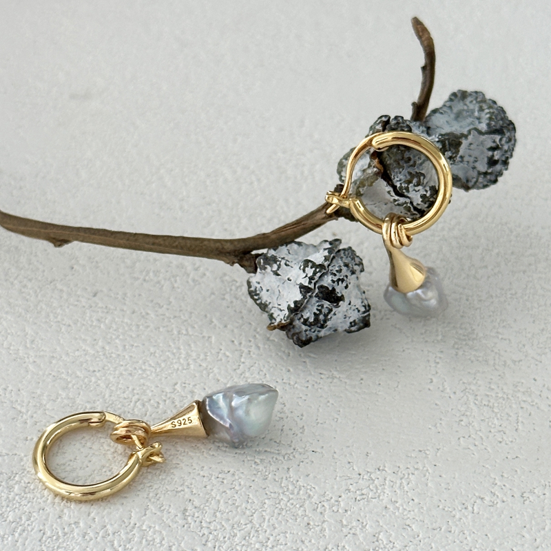 natural pearl earring