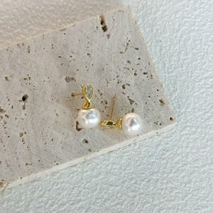 pearl bead stud earring