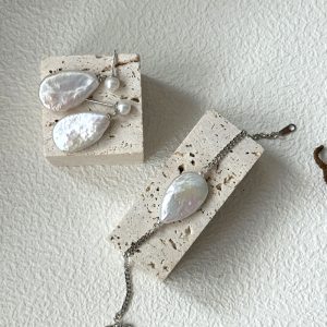 teardrop pearl bracelet