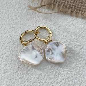 18K gold huggie earring