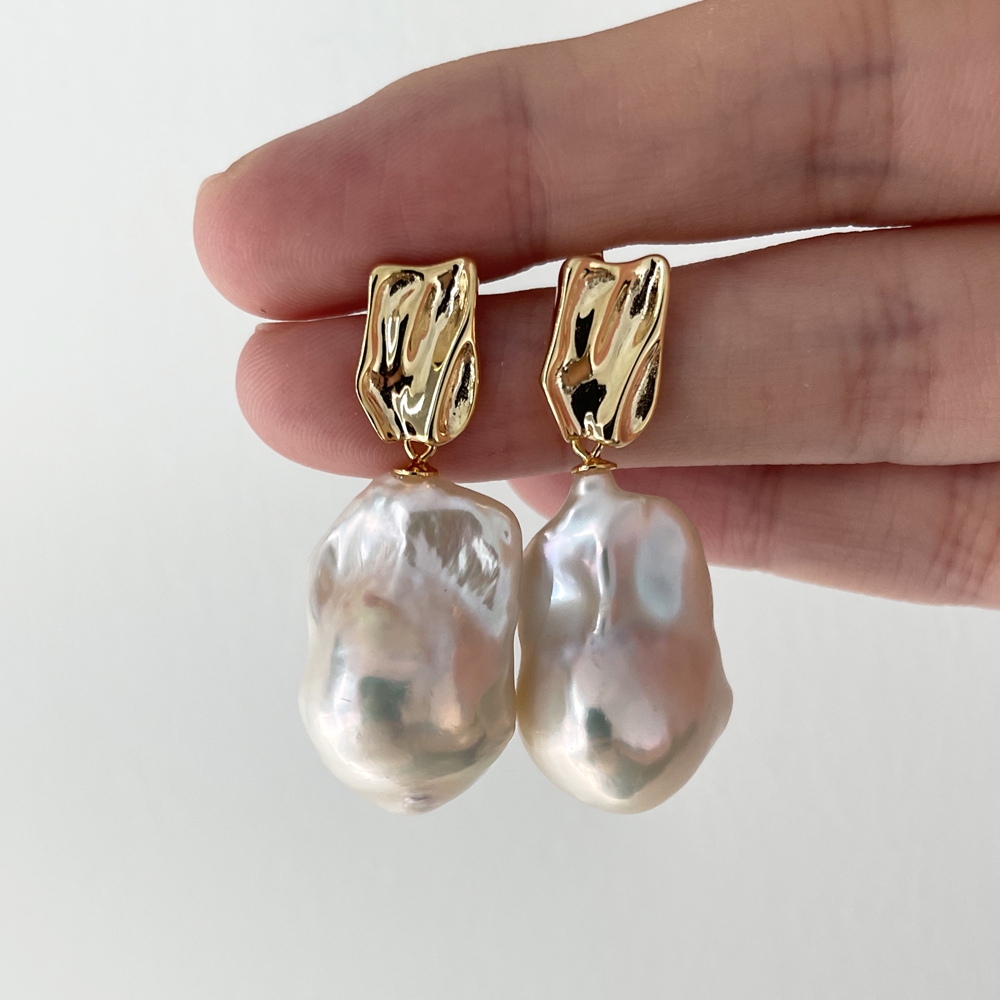 baroque pearl 18K earring