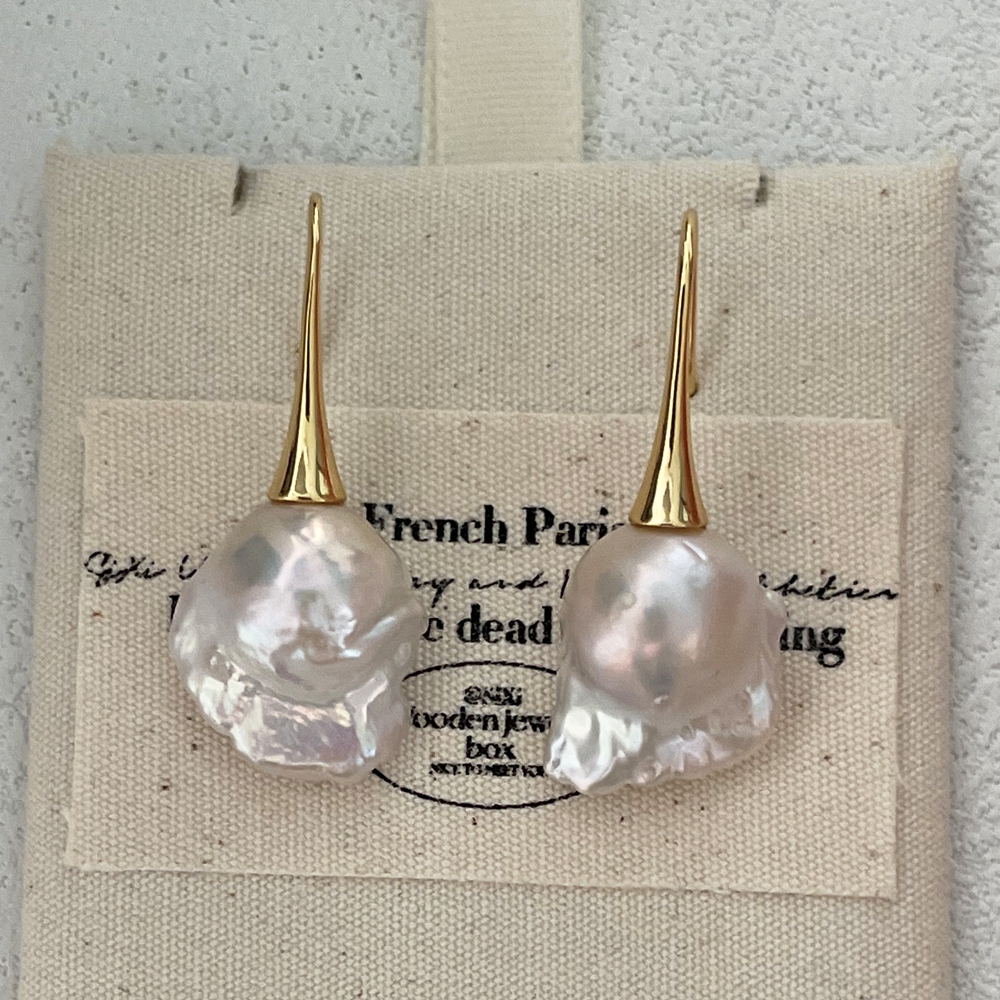baroque pearl ear hook