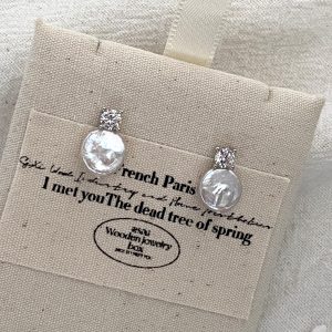 pearl stud earring