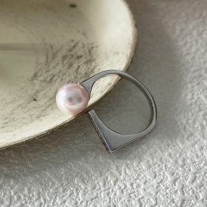 minimalist pearl ring